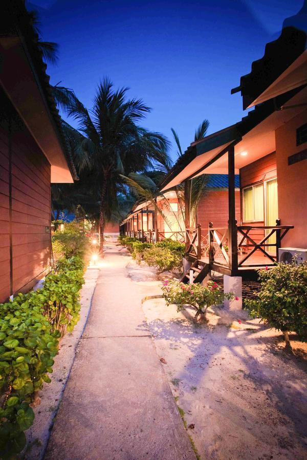 Tuna Bay Island Resort Kampong Pasir Hantu Exterior photo